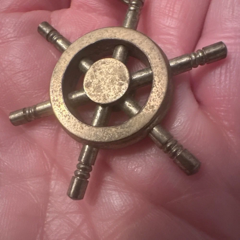 Unbranded Ship Wheel Keychain Unisex‎ OS Gold Good Nautical Brass Helm Maritime